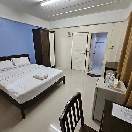 RedDoorz SI FAH at Bangsaen Hotel Ban Rong Khoei Exterior foto