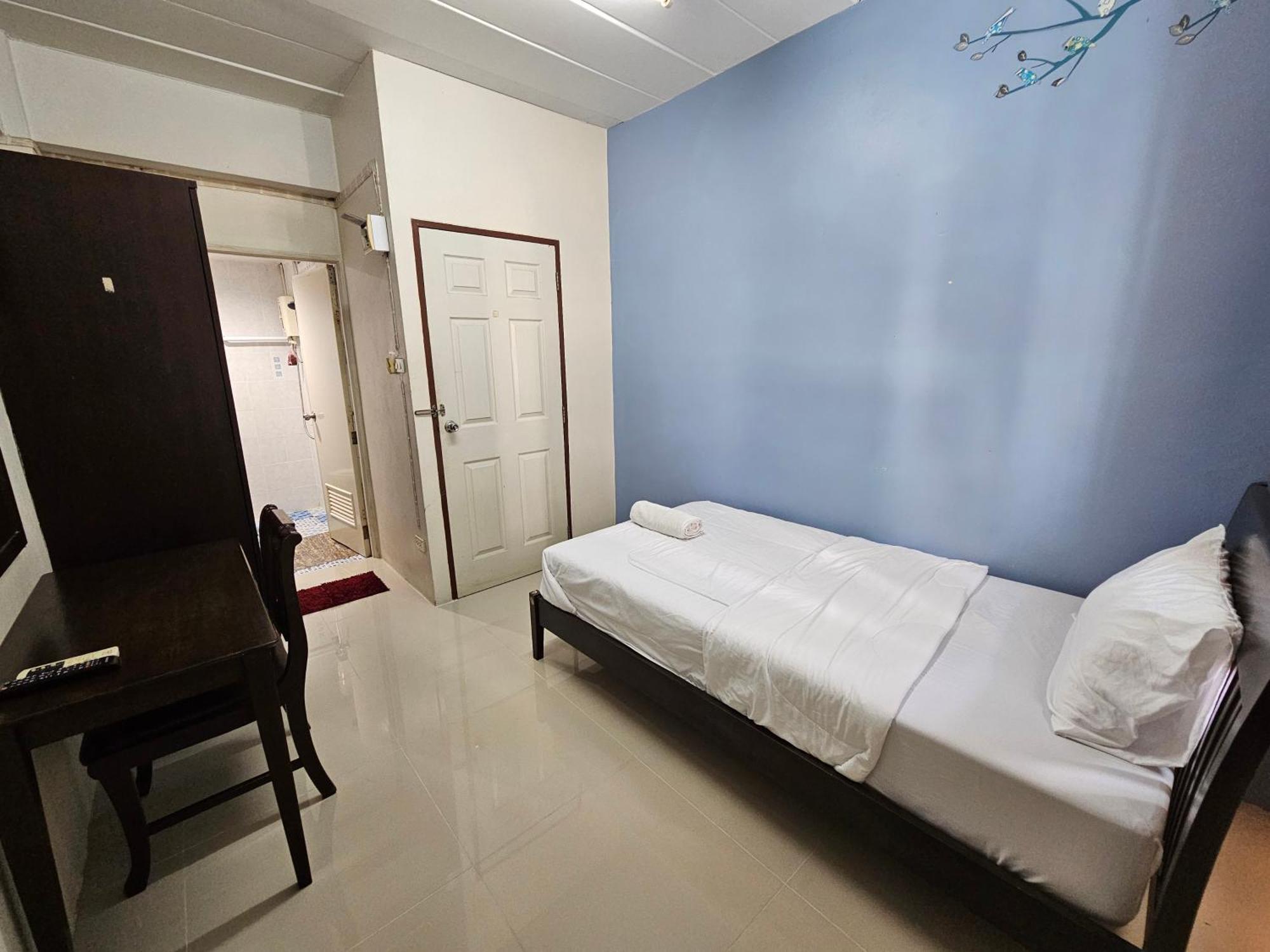 RedDoorz SI FAH at Bangsaen Hotel Ban Rong Khoei Exterior foto