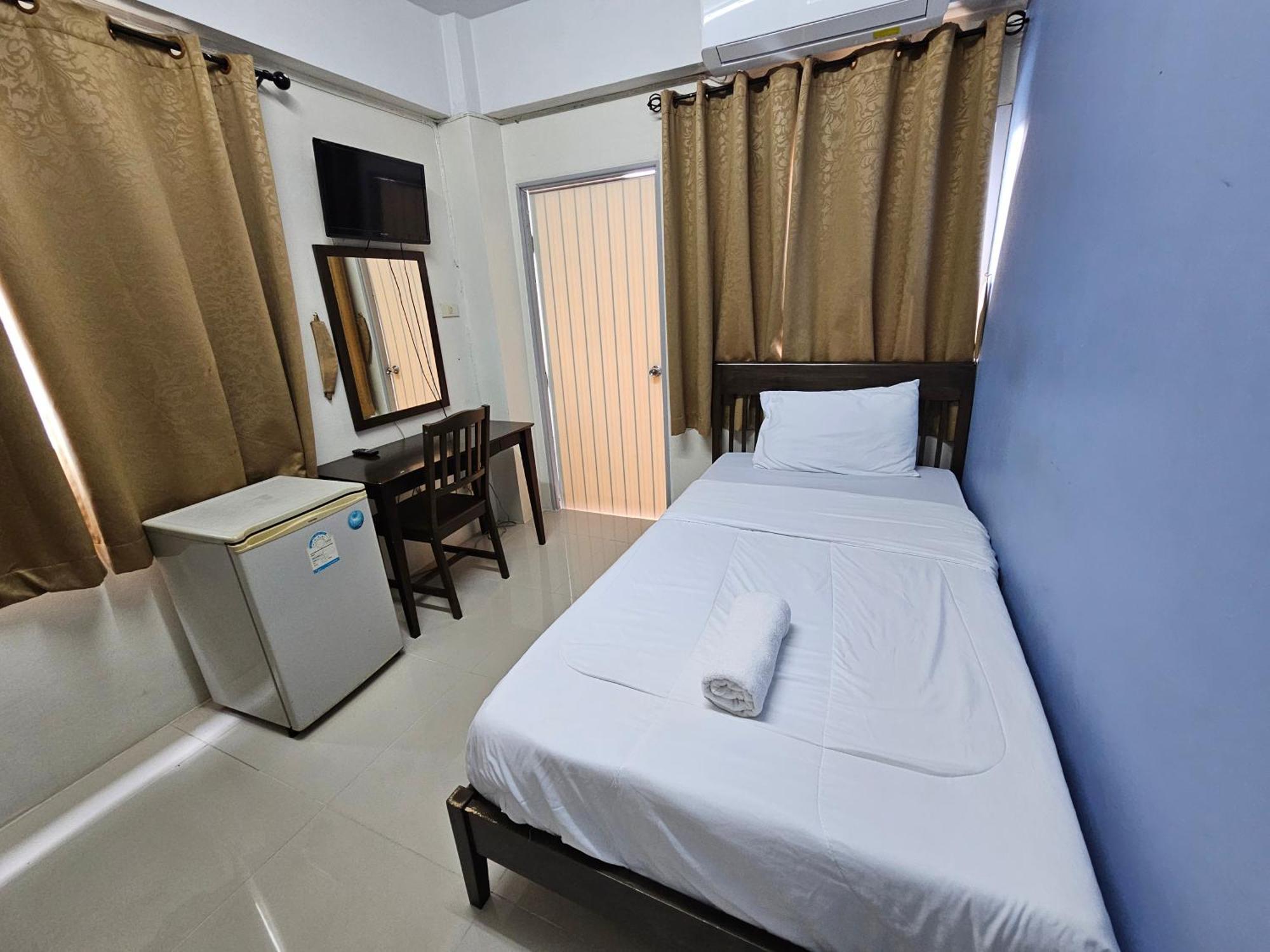 RedDoorz SI FAH at Bangsaen Hotel Ban Rong Khoei Exterior foto